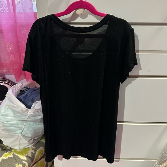 Hot Topic Tee - Picture 2 of 4